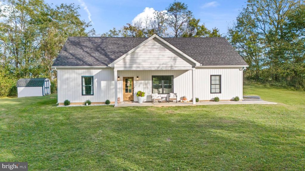 80 MCCORMICK LN, Martinsburg, WV 25404