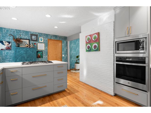 10529 Sw LANCASTER Rd, Portland, OR 97219