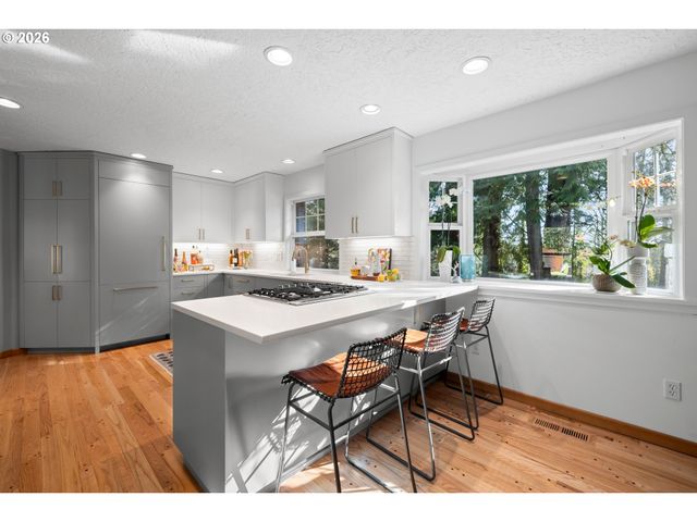 10529 Sw LANCASTER Rd, Portland, OR 97219