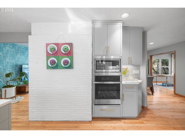 10529 Sw LANCASTER Rd, Portland, OR 97219