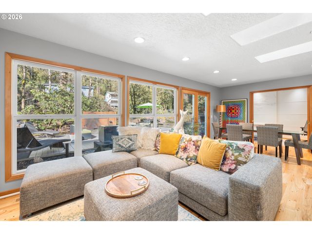 10529 Sw LANCASTER Rd, Portland, OR 97219