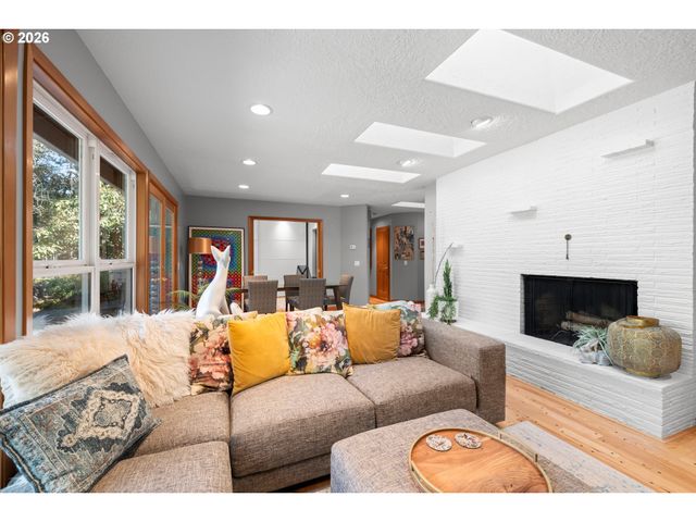 10529 Sw LANCASTER Rd, Portland, OR 97219