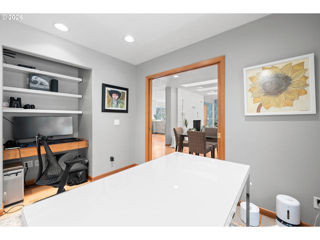 10529 Sw LANCASTER Rd, Portland, OR 97219