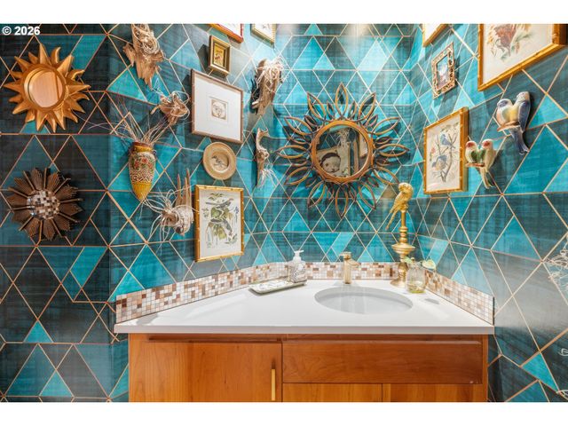 10529 Sw LANCASTER Rd, Portland, OR 97219