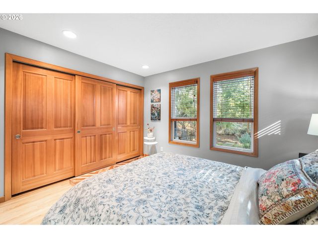 10529 Sw LANCASTER Rd, Portland, OR 97219