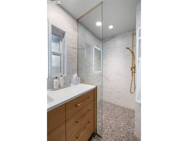 10529 Sw LANCASTER Rd, Portland, OR 97219