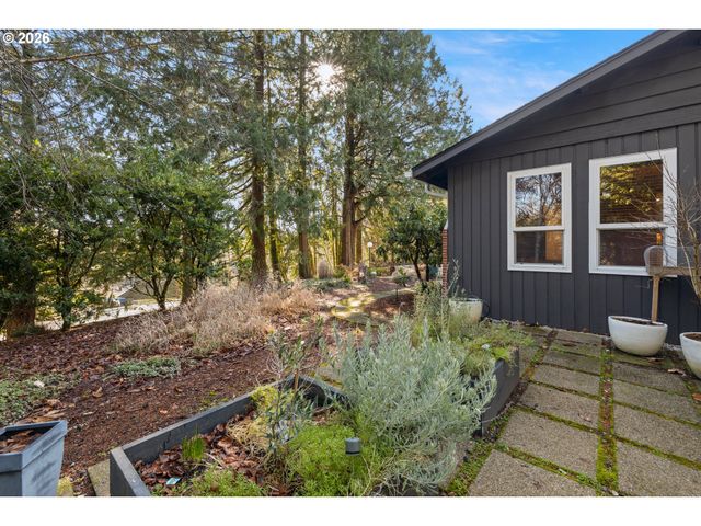 10529 Sw LANCASTER Rd, Portland, OR 97219