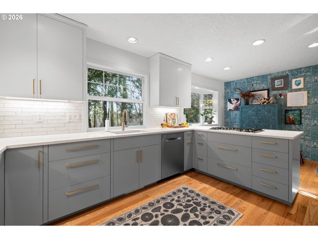 10529 Sw LANCASTER Rd, Portland, OR 97219