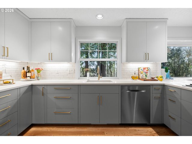 10529 Sw LANCASTER Rd, Portland, OR 97219