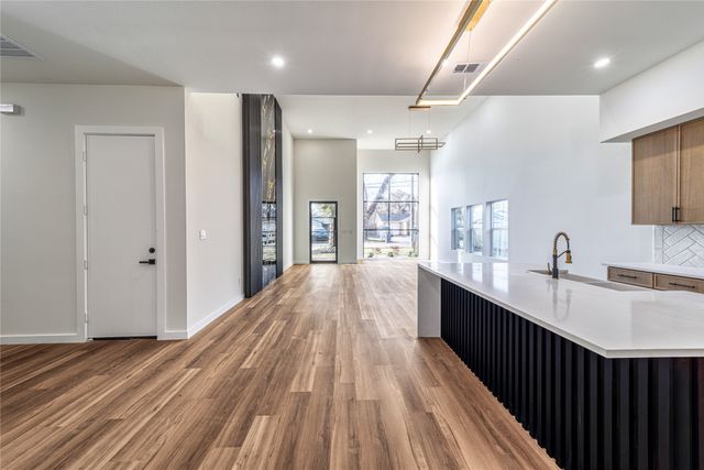 4816 Zealand Street, Dallas, TX 75216