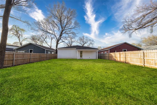 4816 Zealand Street, Dallas, TX 75216