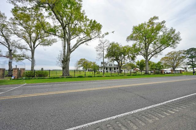 4371 Highway 1, Napoleonville, LA 70390