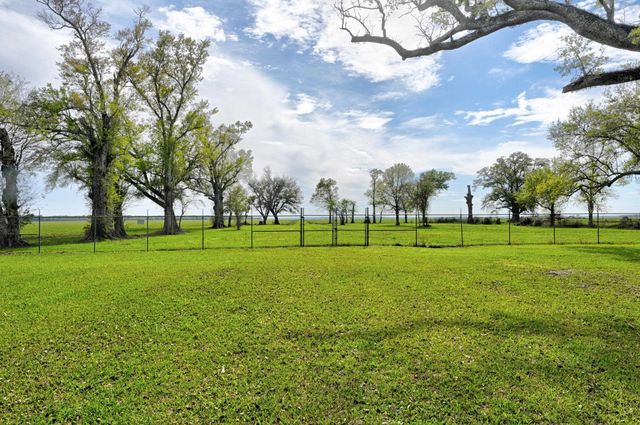4371 Highway 1, Napoleonville, LA 70390
