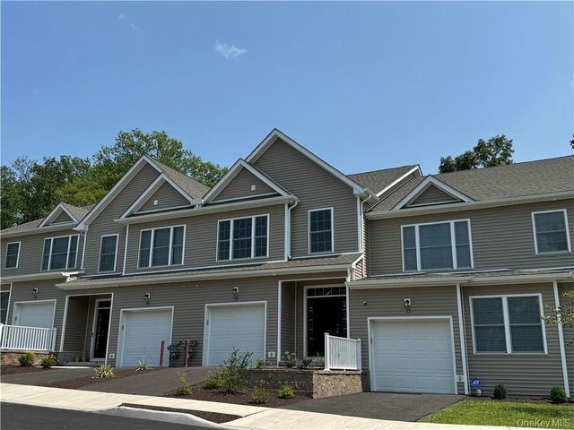 16 Pinto Road W, Middletown, NY 10941