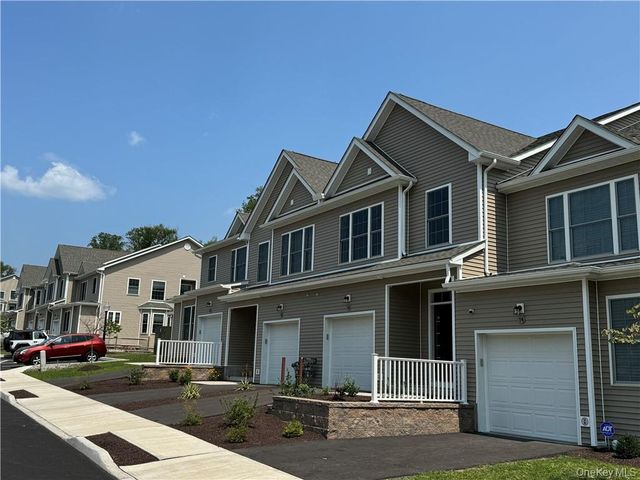 16 Pinto Road W, Middletown, NY 10941
