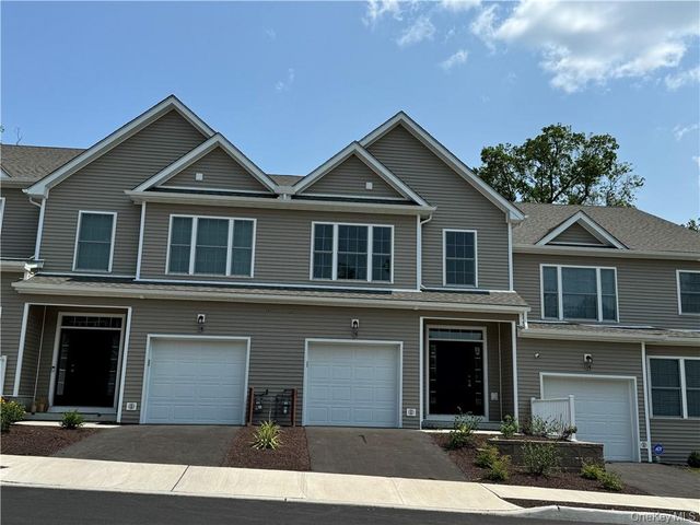 16 Pinto Road W, Middletown, NY 10941