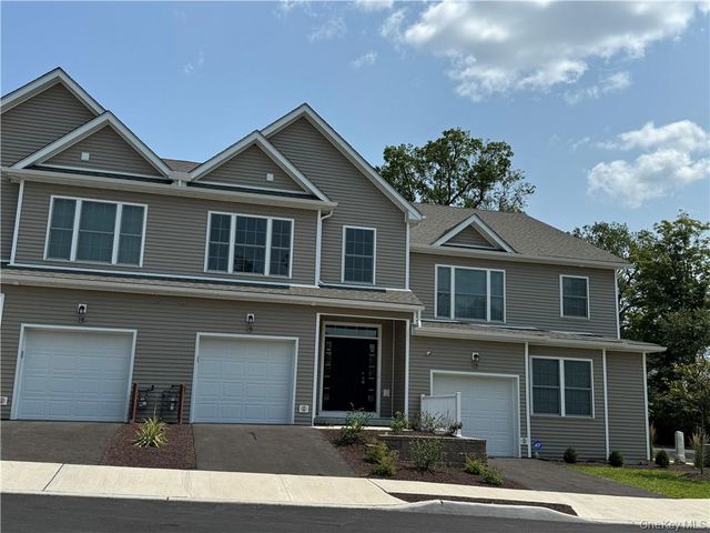 16 Pinto Road W, Middletown, NY 10941