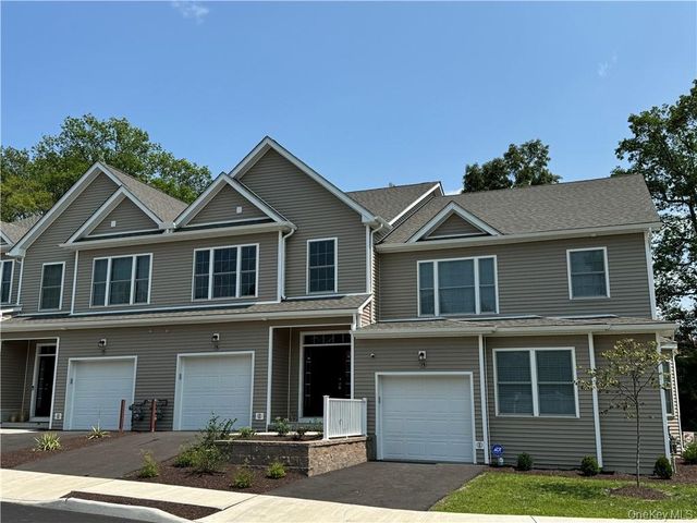 16 Pinto Road W, Middletown, NY 10941