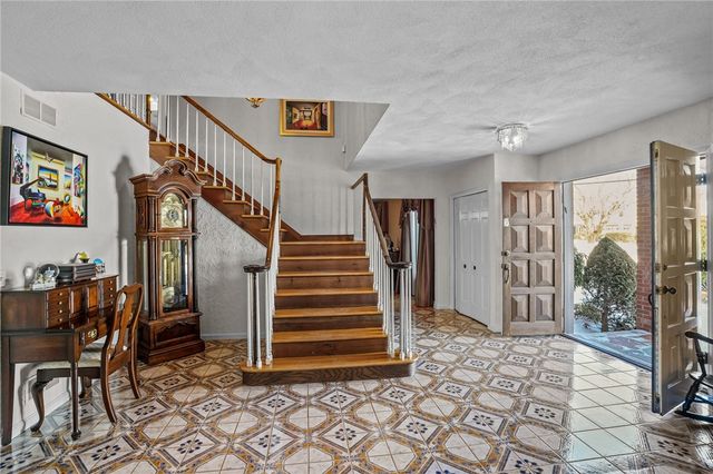 82 Mountain Laurel Drive, Cranston, RI 02920