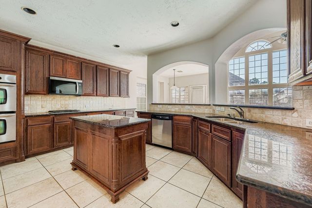 25415 Woodvine Ridge Drive, Richmond, TX 77406