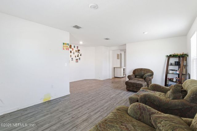 5979 CROSBY LAKE Way E, Macclenny, FL 32063