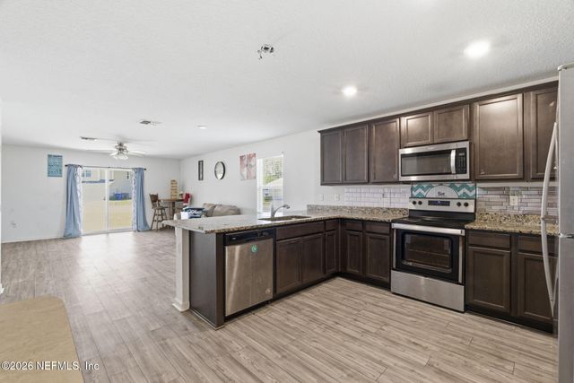 5979 CROSBY LAKE Way E, Macclenny, FL 32063