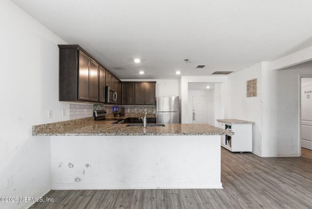 5979 CROSBY LAKE Way E, Macclenny, FL 32063