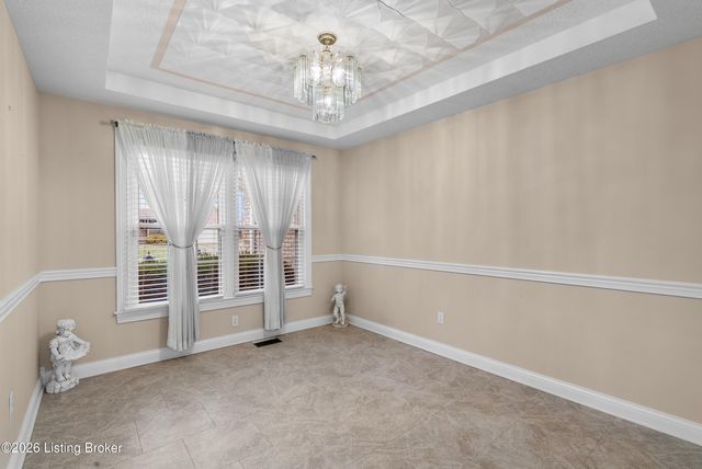 5027 Hunters Point Cir, Louisville, KY 40216