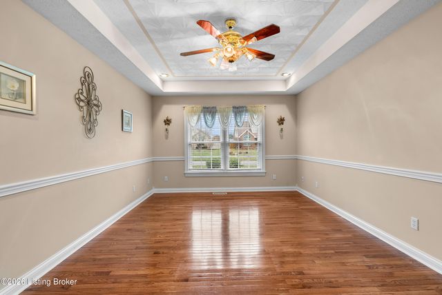 5027 Hunters Point Cir, Louisville, KY 40216