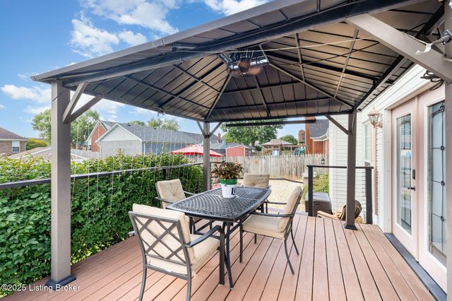 5027 Hunters Point Cir, Louisville, KY 40216