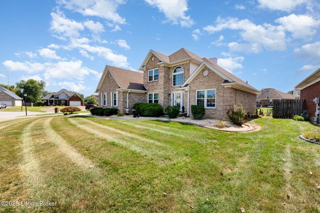 5027 Hunters Point Cir, Louisville, KY 40216