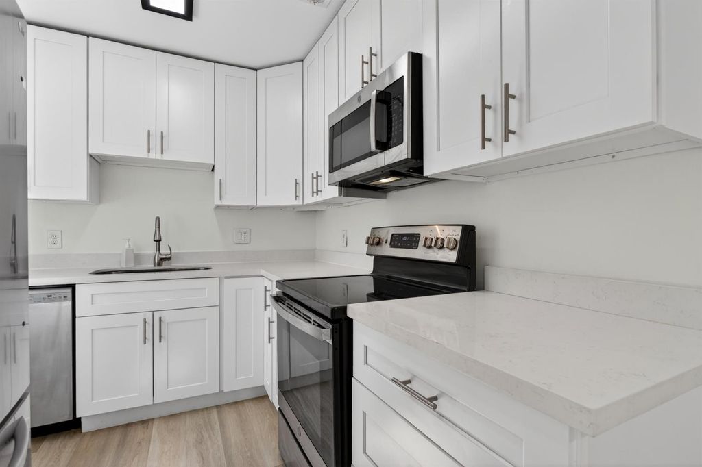 3930 Crystal Lake Drive 209, Deerfield Beach, FL 33064