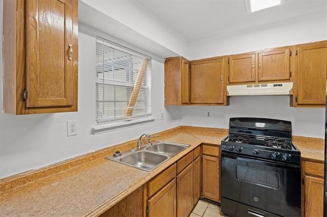 2560 Picardy N Circle, College Park, GA 30349