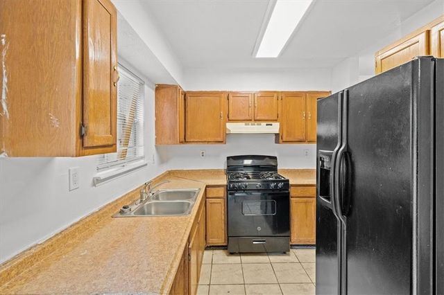 2560 Picardy N Circle, College Park, GA 30349