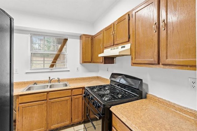 2560 Picardy N Circle, College Park, GA 30349