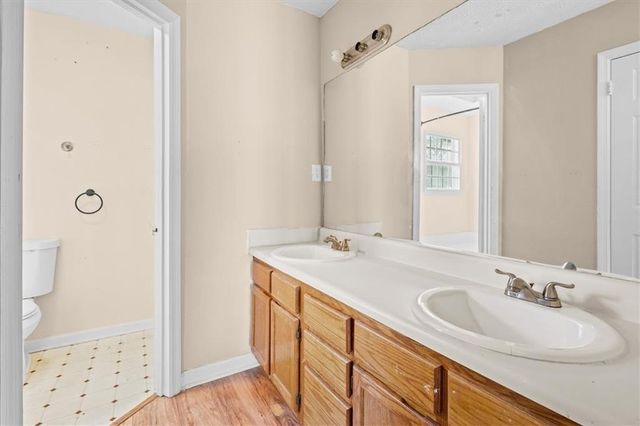 2560 Picardy N Circle, College Park, GA 30349