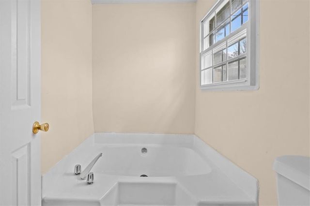 2560 Picardy N Circle, College Park, GA 30349