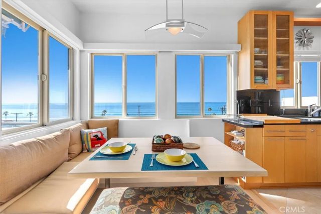 207 42nd Street, Manhattan Beach, CA 90266