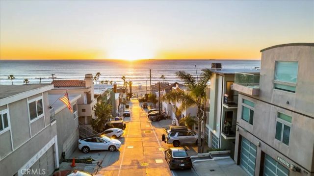 207 42nd Street, Manhattan Beach, CA 90266
