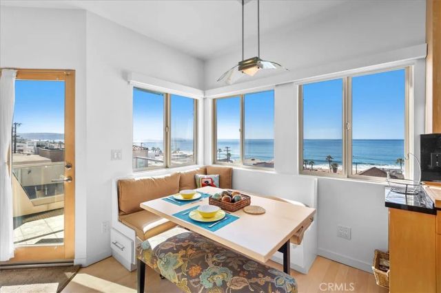 207 42nd Street, Manhattan Beach, CA 90266