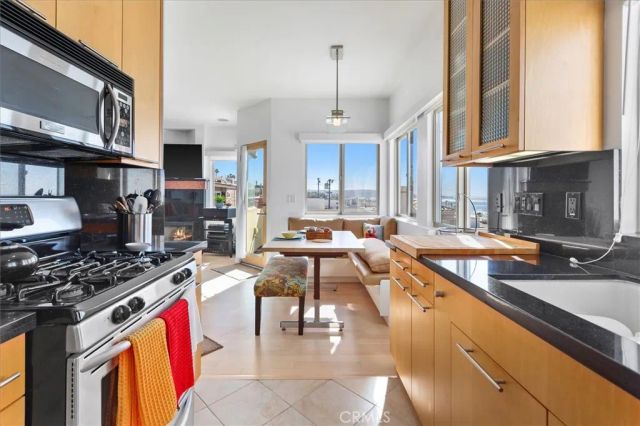 207 42nd Street, Manhattan Beach, CA 90266