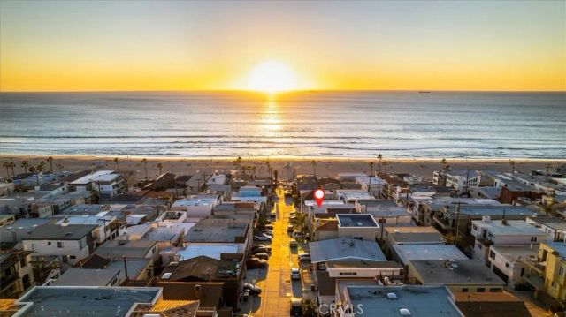 207 42nd Street, Manhattan Beach, CA 90266