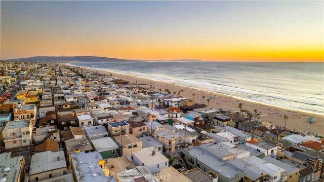 207 42nd Street, Manhattan Beach, CA 90266