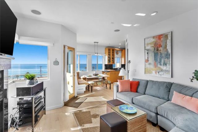 207 42nd Street, Manhattan Beach, CA 90266