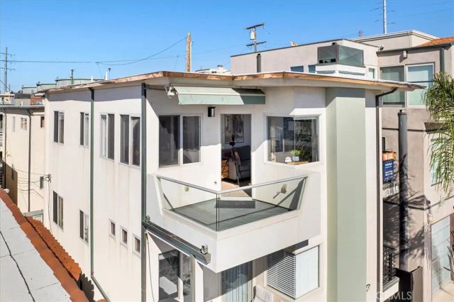 207 42nd Street, Manhattan Beach, CA 90266
