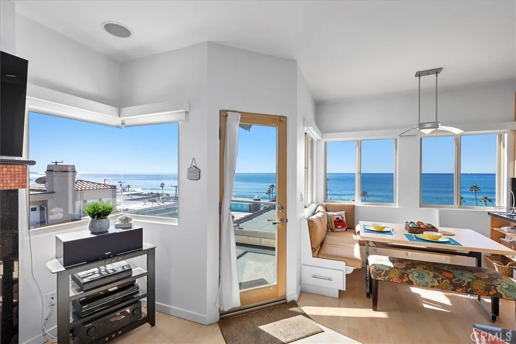 207 42nd Street, Manhattan Beach, CA 90266
