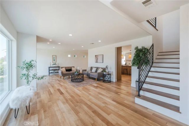5714 Brushton, Los Angeles, CA 90008