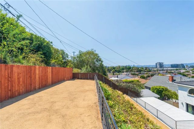 5714 Brushton, Los Angeles, CA 90008