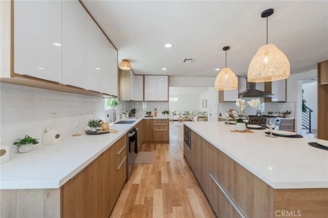 5714 Brushton, Los Angeles, CA 90008