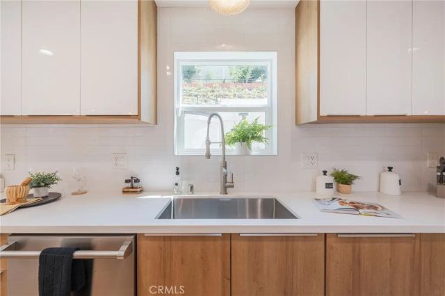 5714 Brushton, Los Angeles, CA 90008